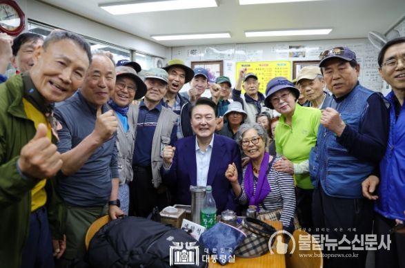 5월 10일 윤석열 대통령은 서울 서대문구의 대표적 전통시장인 독립문 영천시장을 찾아 정육점, 생선, 채소, 과일 점포 등을 방문해 직접 가격을 묻고 장을 보며 장바구니 물가를 점검했다.