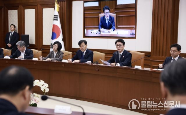 김민석 국무총리가 10일 세종대로 정부서울청사에서 열린 국가정책조정회의를 주재, 모두발언을 하고 있다.(국무조정실)