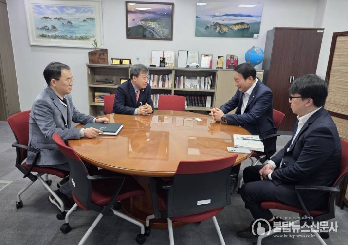 울릉군 도의원 단독선거구 유지 촉구 건의문 전달